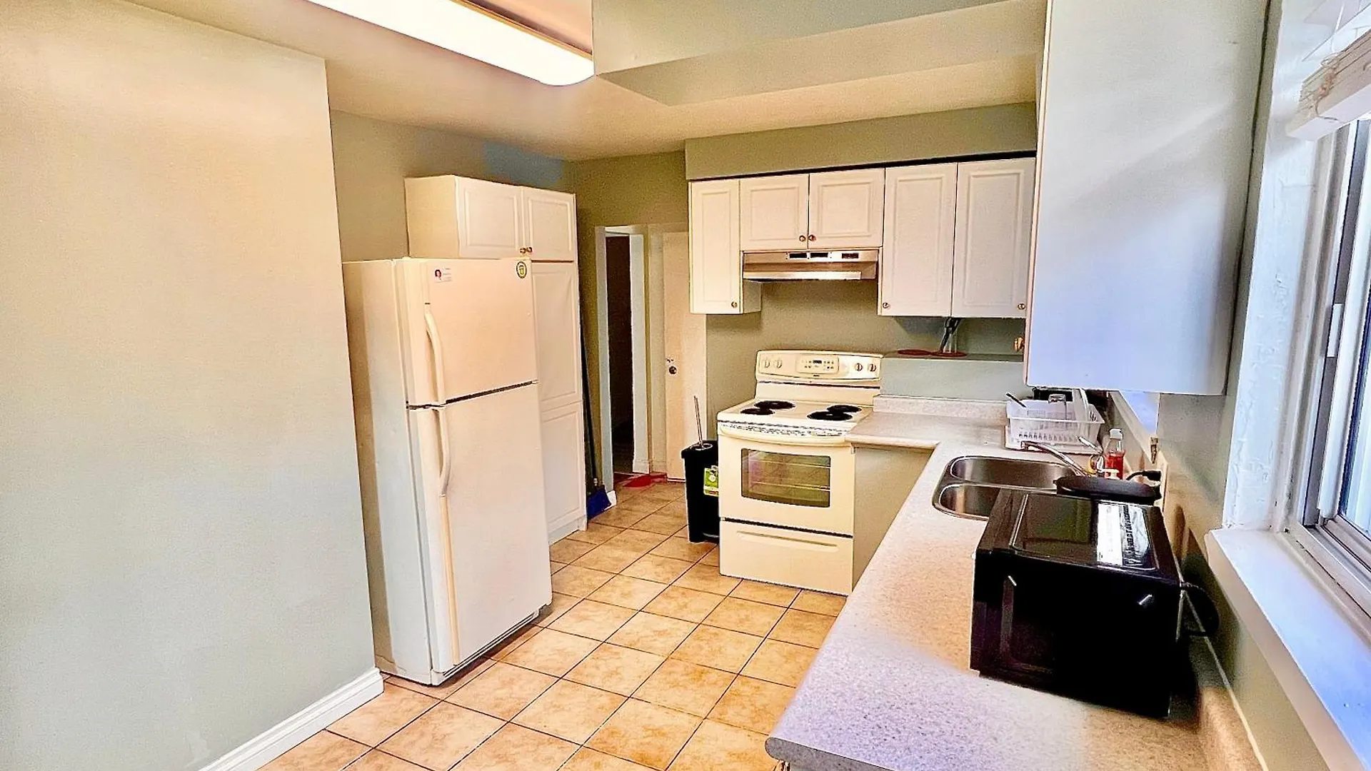 D9 Room Near Airport Brampton 0*,  Canada